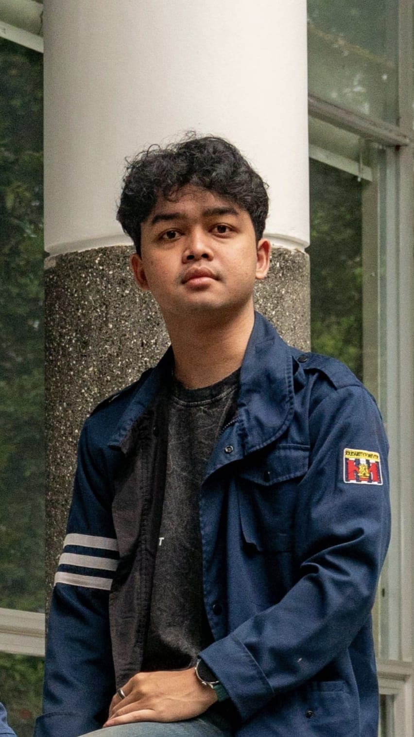 Portrait of Adi Haditya Nursyam wearing an ITB engineering jacket